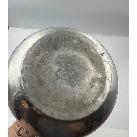 Vintage Pure Aluminum Pitcher MCM Ice Lip Guard Made In USA Serving 2 Quart - Picture 9 of 10